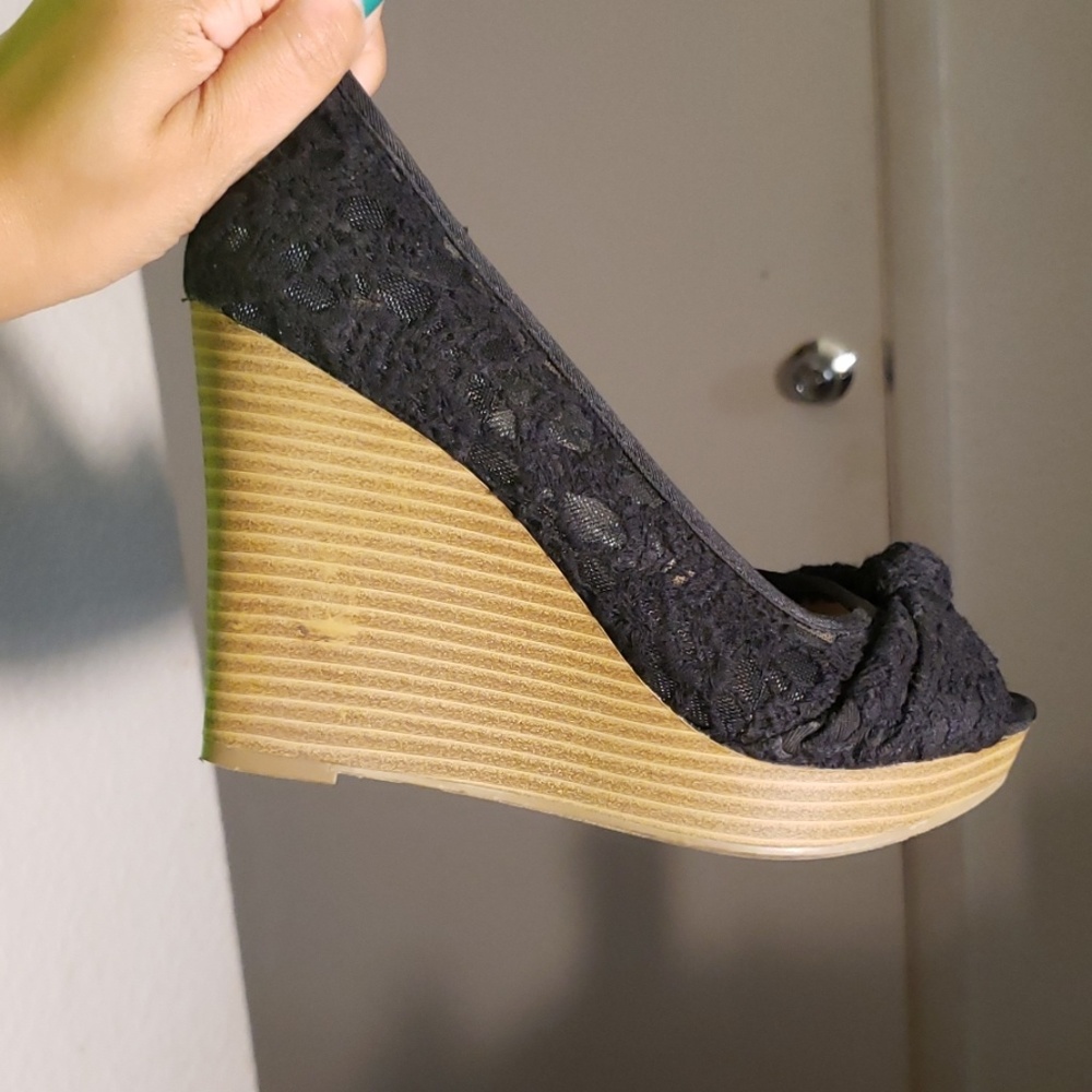 Black lace wedge